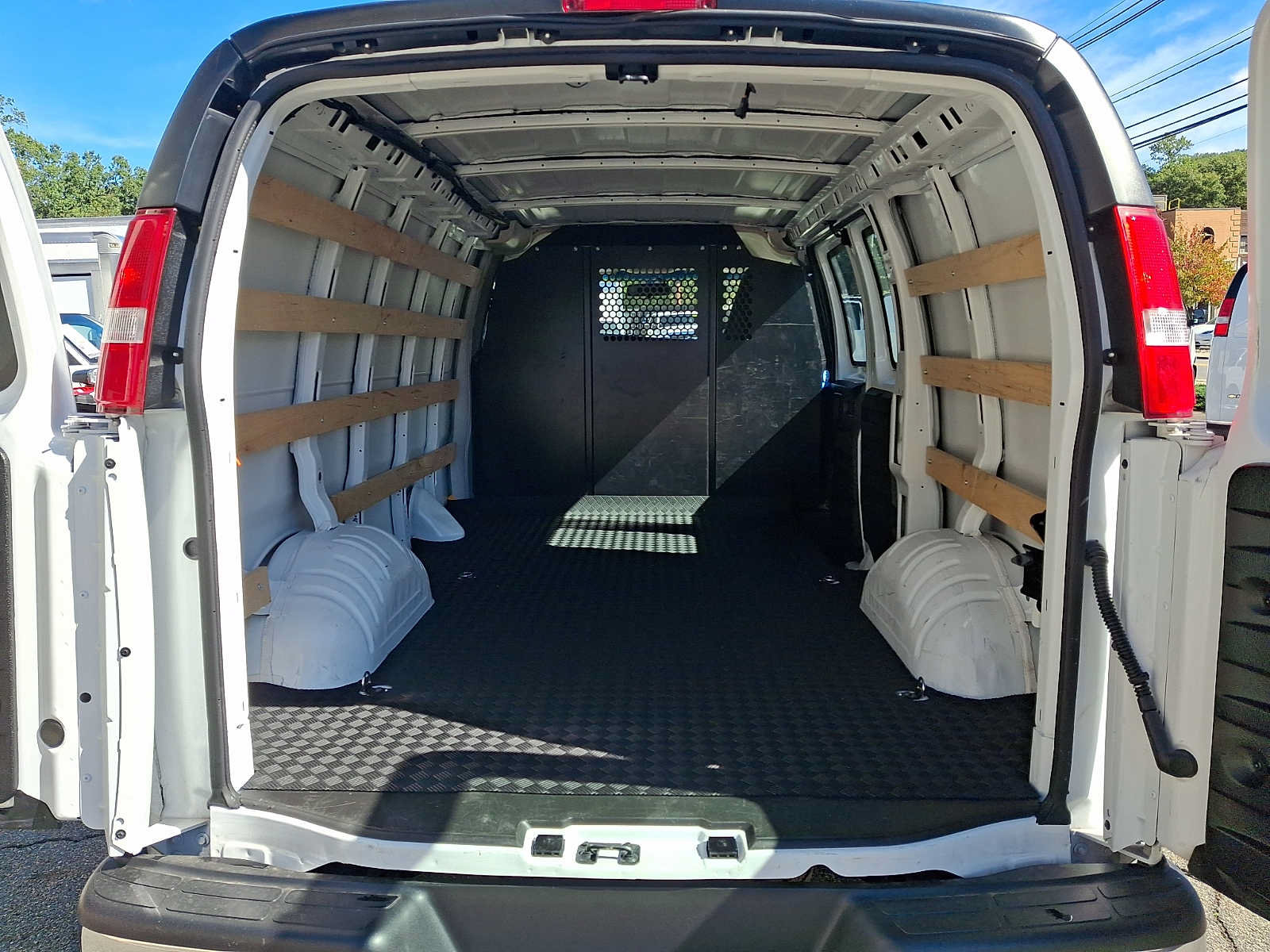 Used 2025 Chevrolet Express 2500 w/ Driver Convenience Package RWD image 28