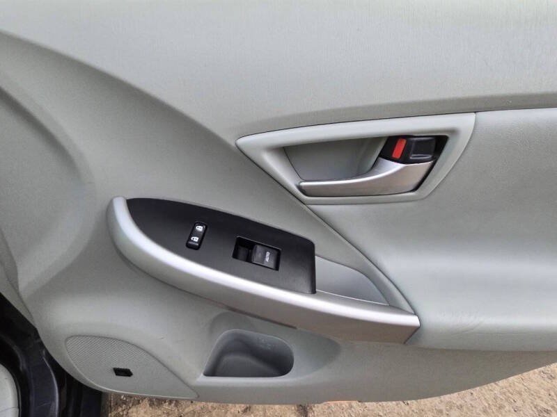 Used 2014 Toyota Prius Four FWD image 19