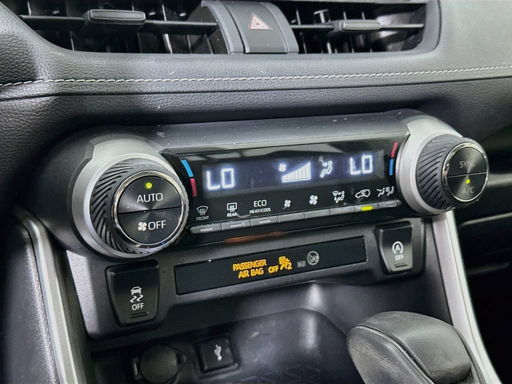 Used 2021 Toyota RAV4 XLE w/ Convenience Package FWD image 14