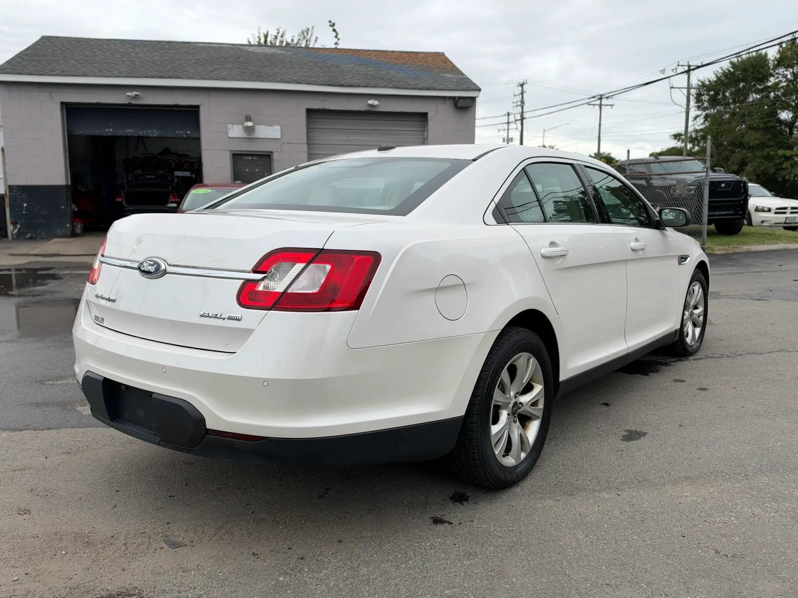 Used 2011 Ford Taurus SEL AWD/4WD image 5