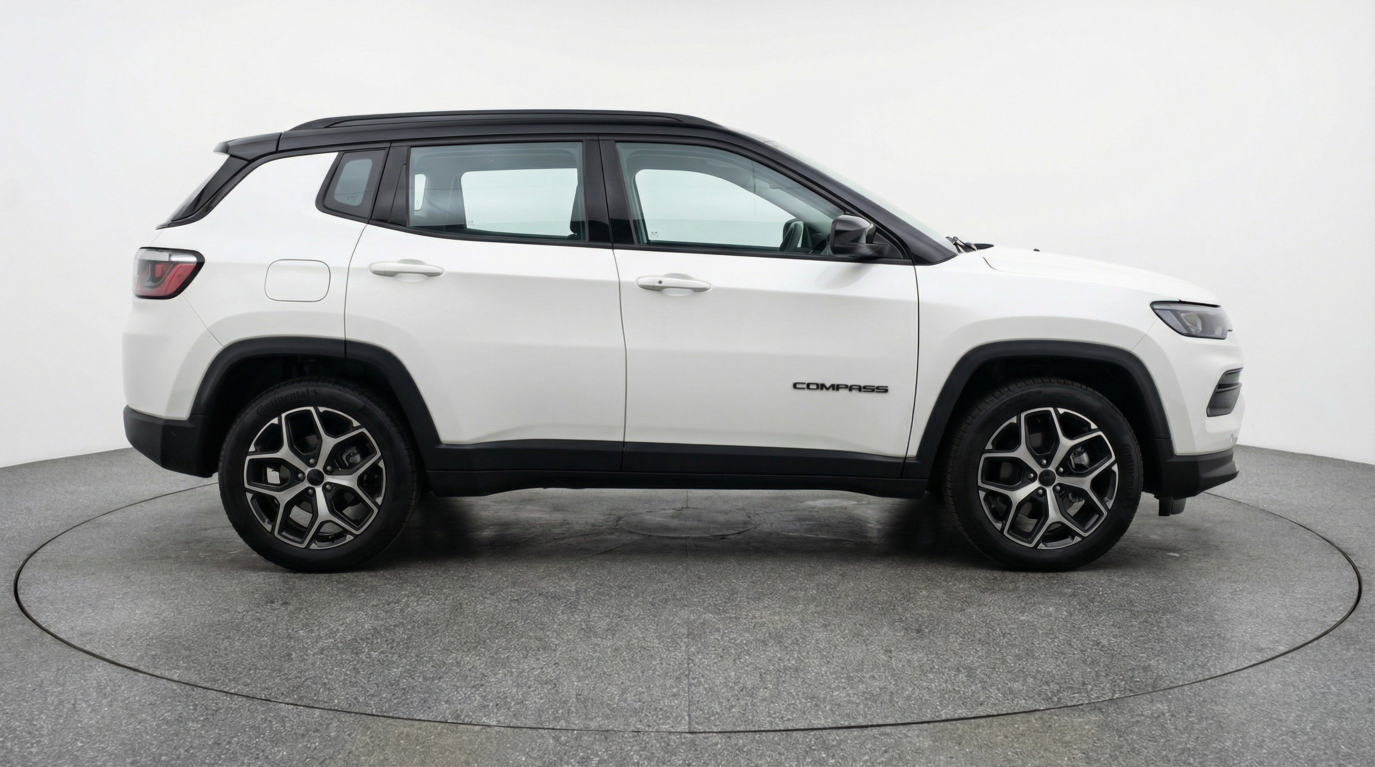 Used 2025 Jeep Compass Limited AWD/4WD image 11