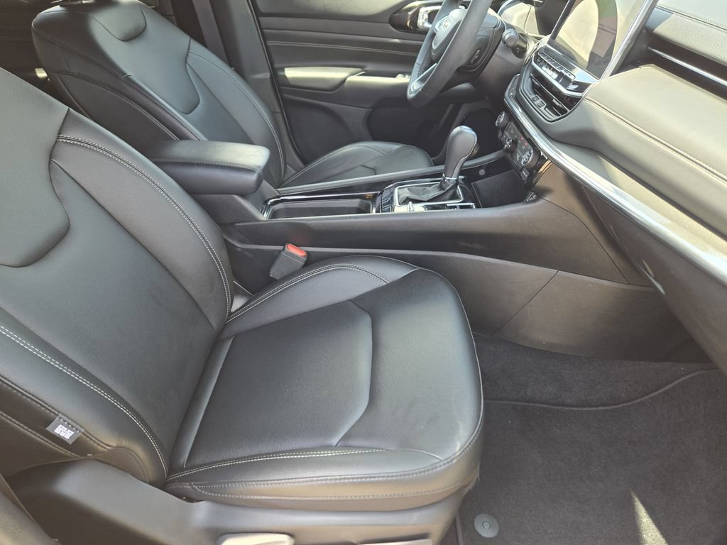 Used 2024 Jeep Compass Limited w/ High Altitude Package AWD/4WD image 9