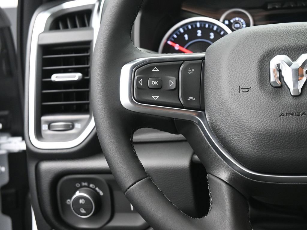 New 2026 RAM 1500 4x4 Crew Cab image 33