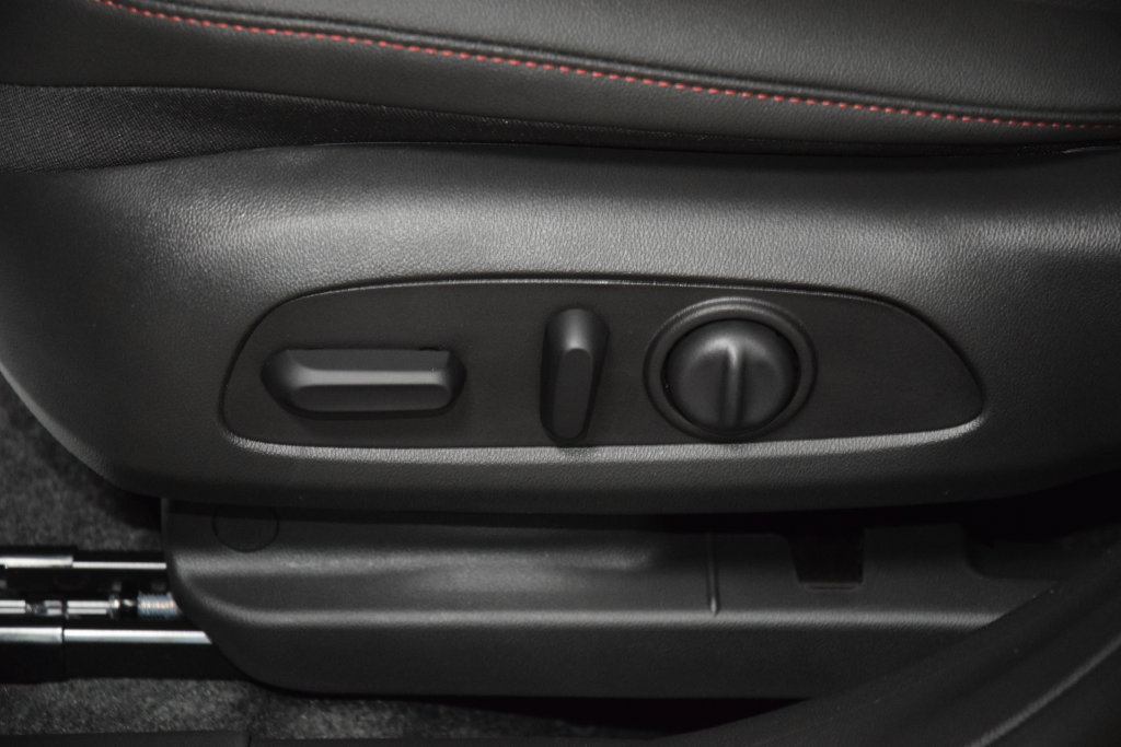 New 2026 Chevrolet Trax RS w/ Sunroof Package FWD image 40