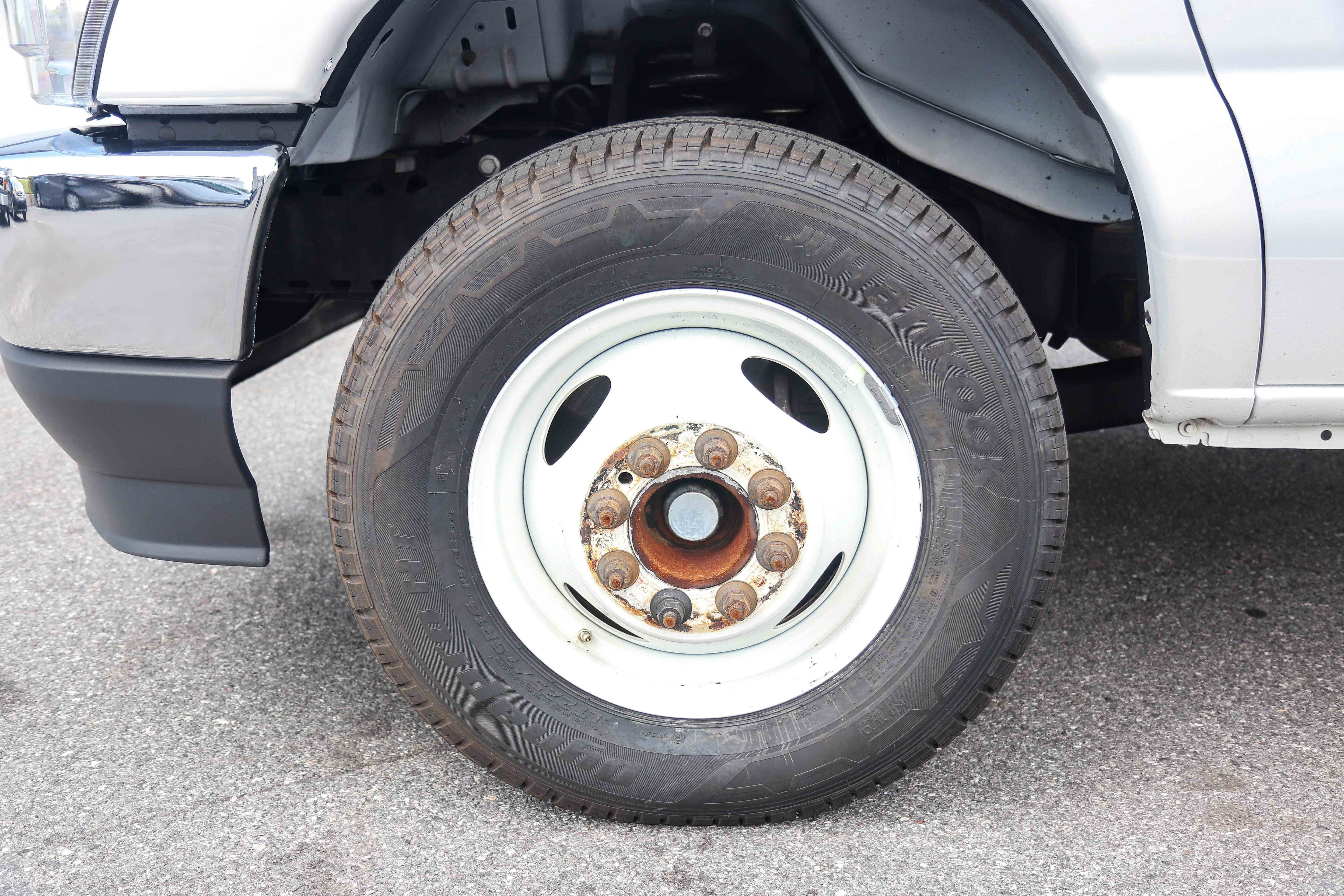 Used 2024 Ford E-450 and Econoline 450 Super Duty w/ Driver's Safety Package RWD image 24