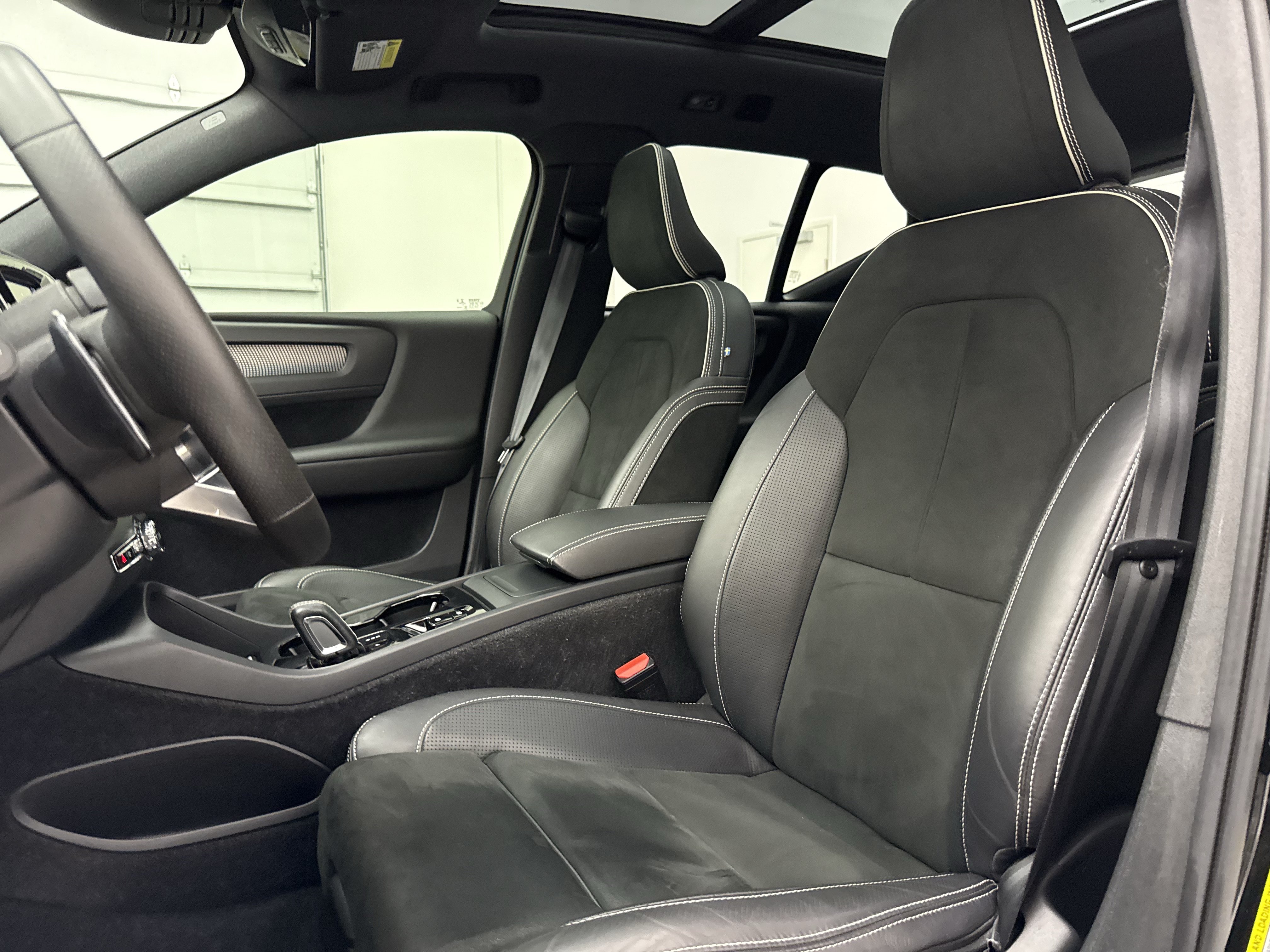 Used 2019 Volvo XC40 T5 R-Design AWD/4WD image 14