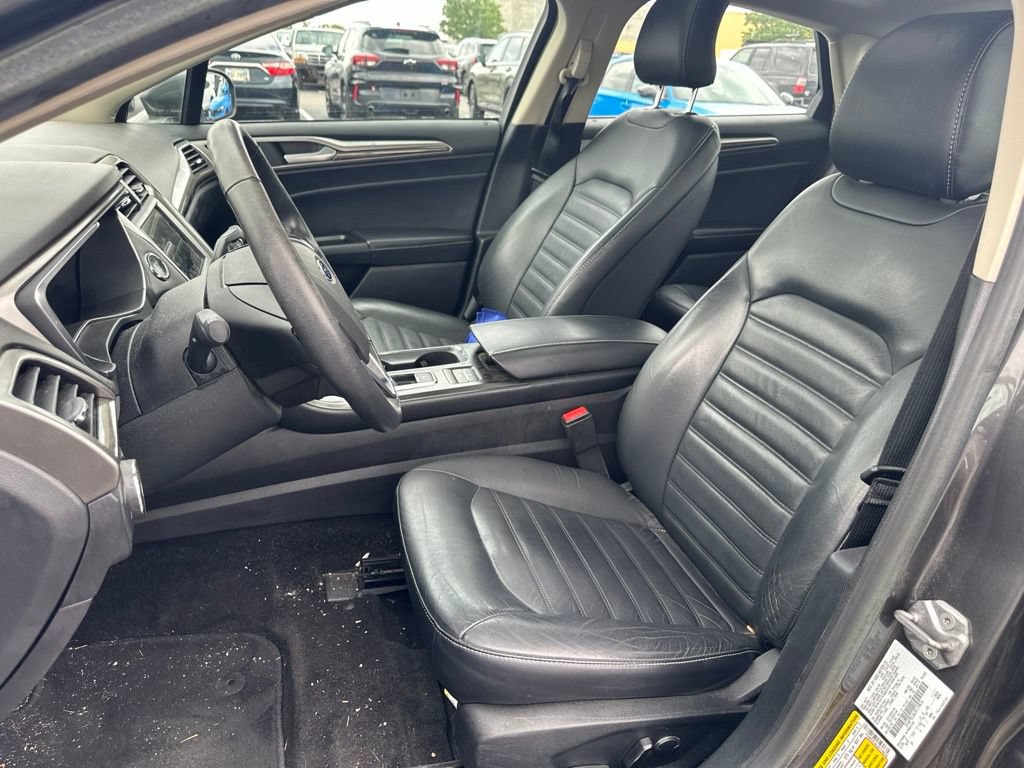 Used 2018 Ford Fusion SE w/ Equipment Group 602A FWD image 15