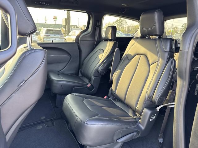 New 2026 Chrysler Pacifica Select FWD image 17