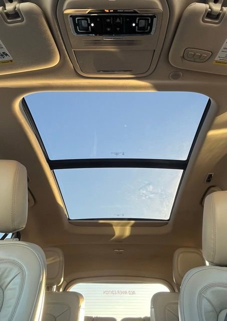 Used 2022 Lincoln Aviator Grand Touring w/ Elements Package Plus image 16