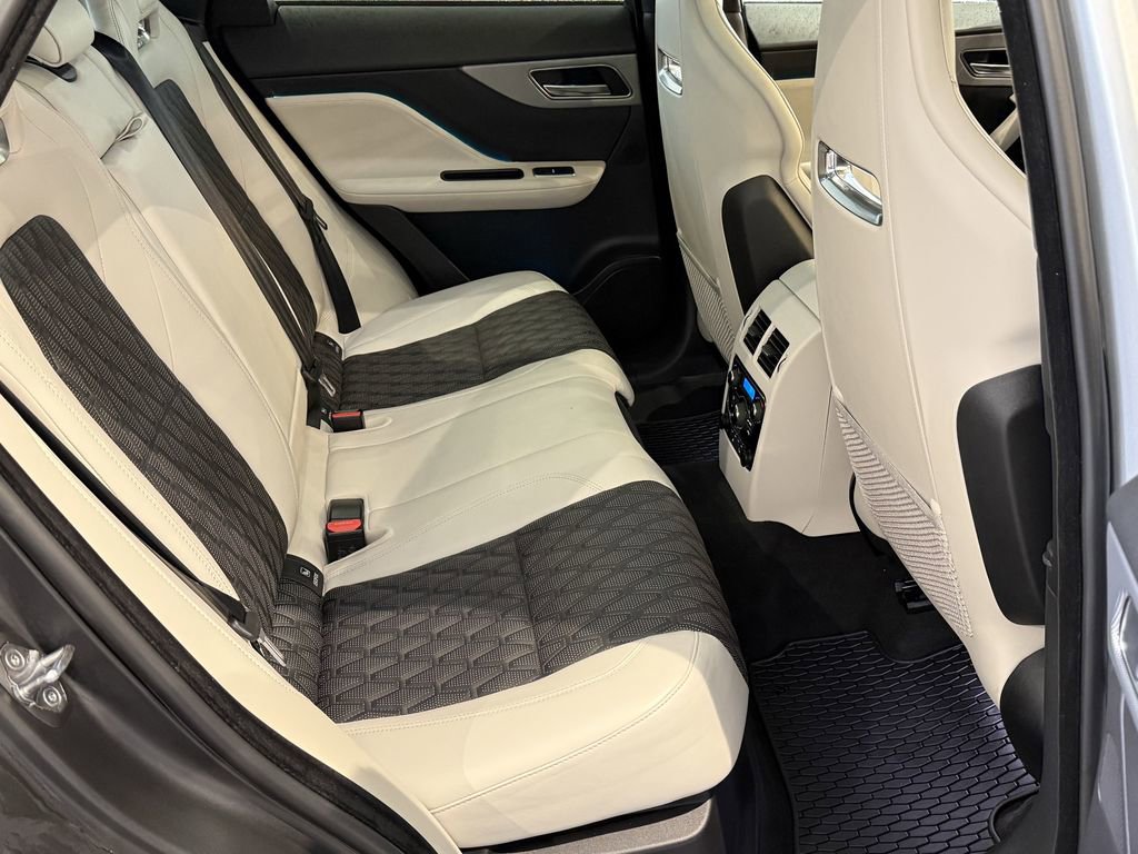 Used 2020 Jaguar F-PACE SVR image 18