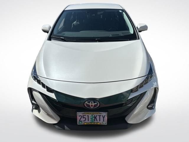 Used 2017 Toyota Prius Prime Advanced w/ Preferred Accessory Package FWD image 10