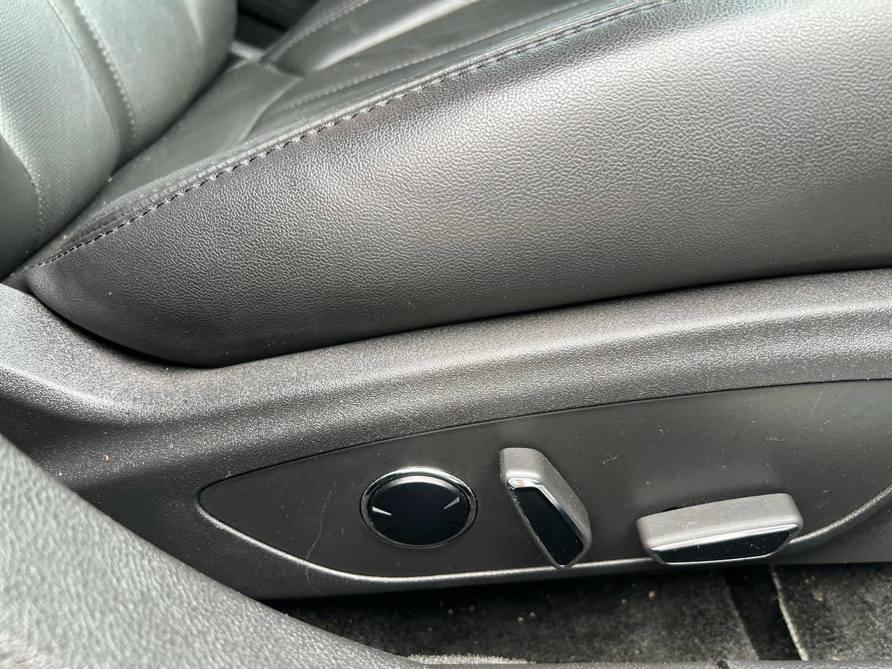 Used 2013 Lincoln MKZ FWD image 12