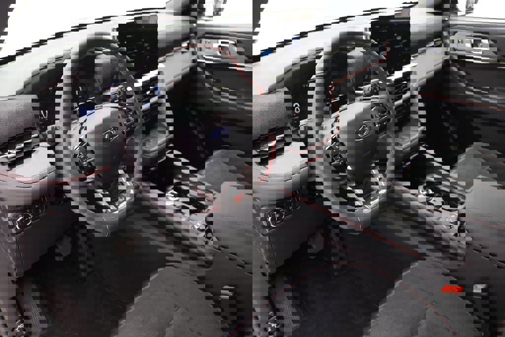 Used 2025 Ford Explorer ST image 17