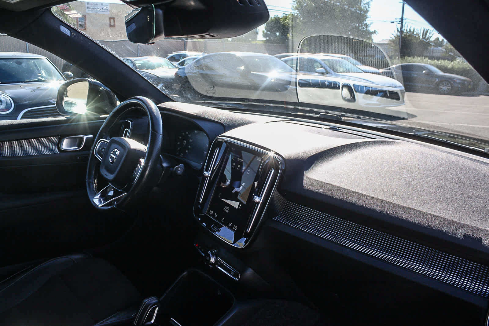 Used 2021 Volvo XC40 T5 R-Design AWD/4WD image 22