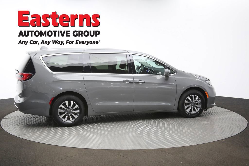 Used 2022 Chrysler Pacifica Touring-L image 44