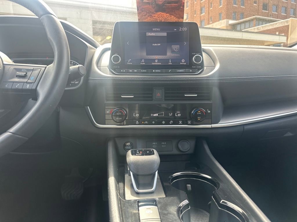 Used 2024 Nissan Rogue SV w/ SV Premium Package image 19