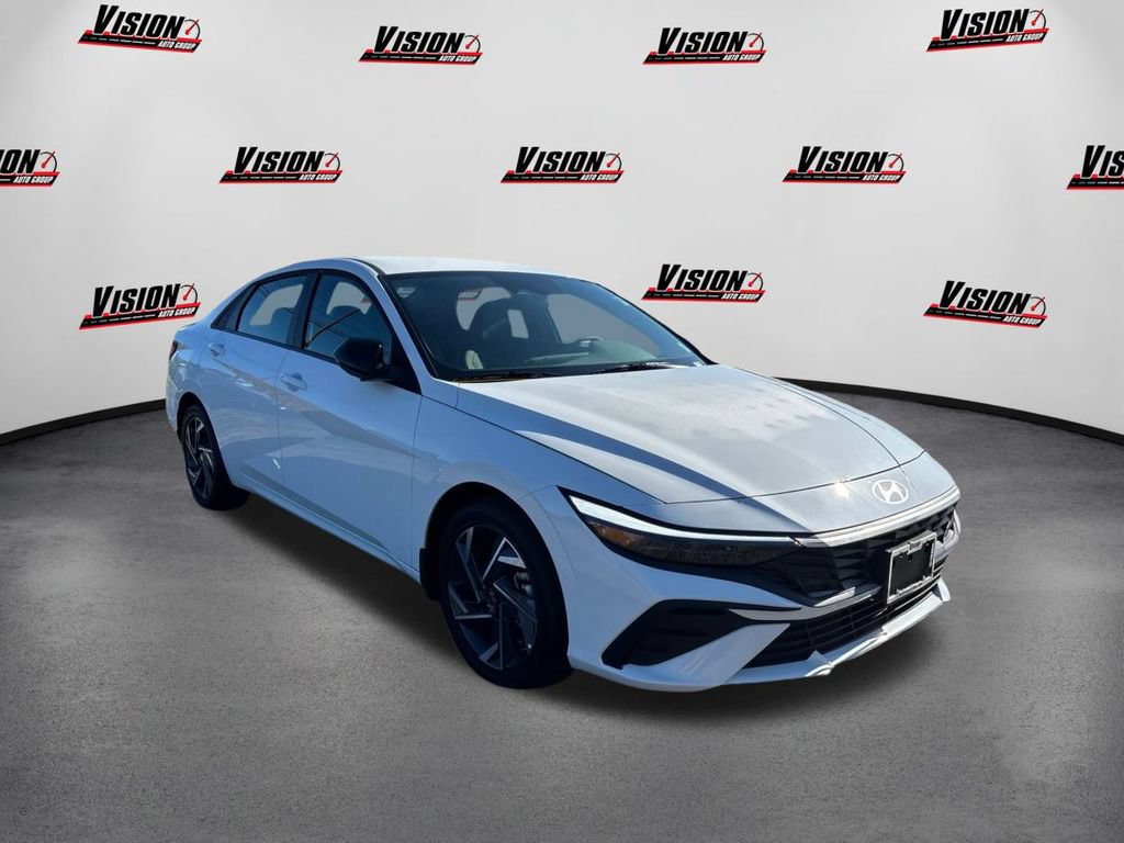 New 2025 Hyundai Elantra SEL FWD image 3