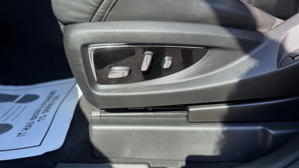 Used 2019 Cadillac Escalade Luxury w/ LPO, Radiant Package image 18