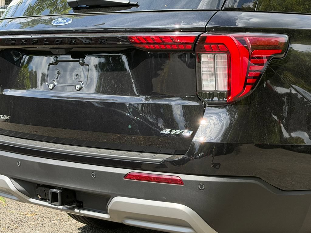 New 2026 Ford Explorer Platinum w/ LUX Leather Package AWD/4WD image 4