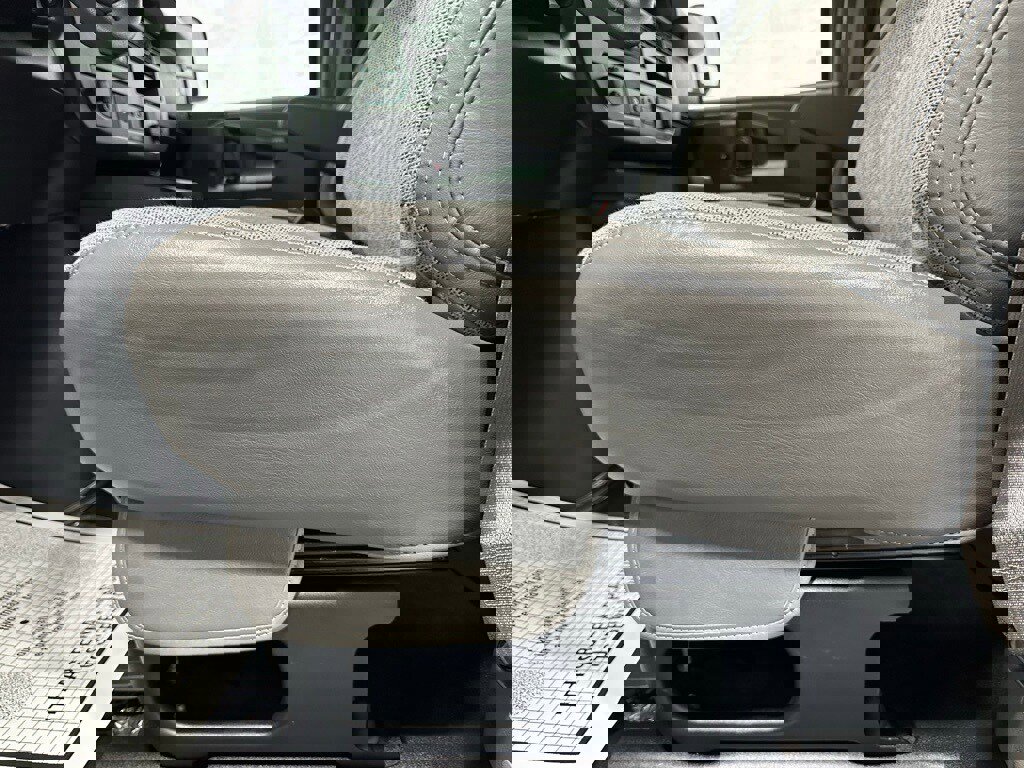 Used 2025 Chevrolet Express 3500 LT w/ LT Preferred Equipment Group image 13