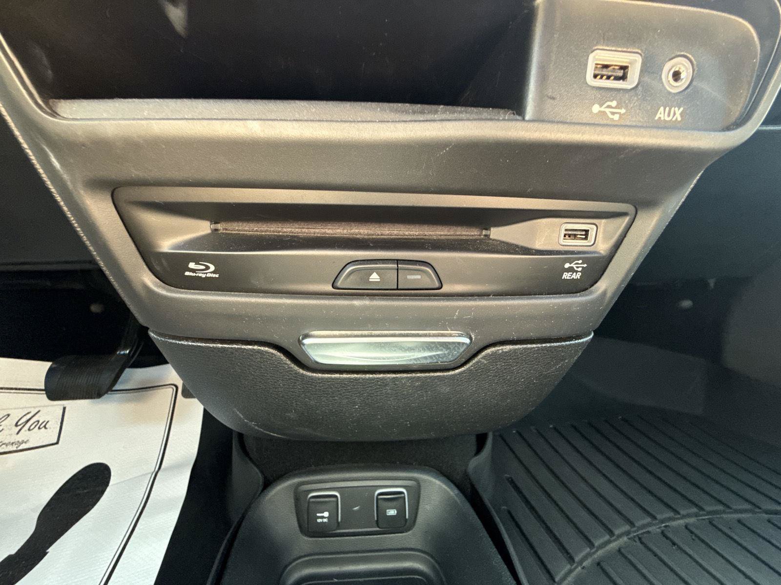 Used 2019 Chrysler Pacifica Touring-L Plus w/ Advanced Safetytec Group FWD image 20
