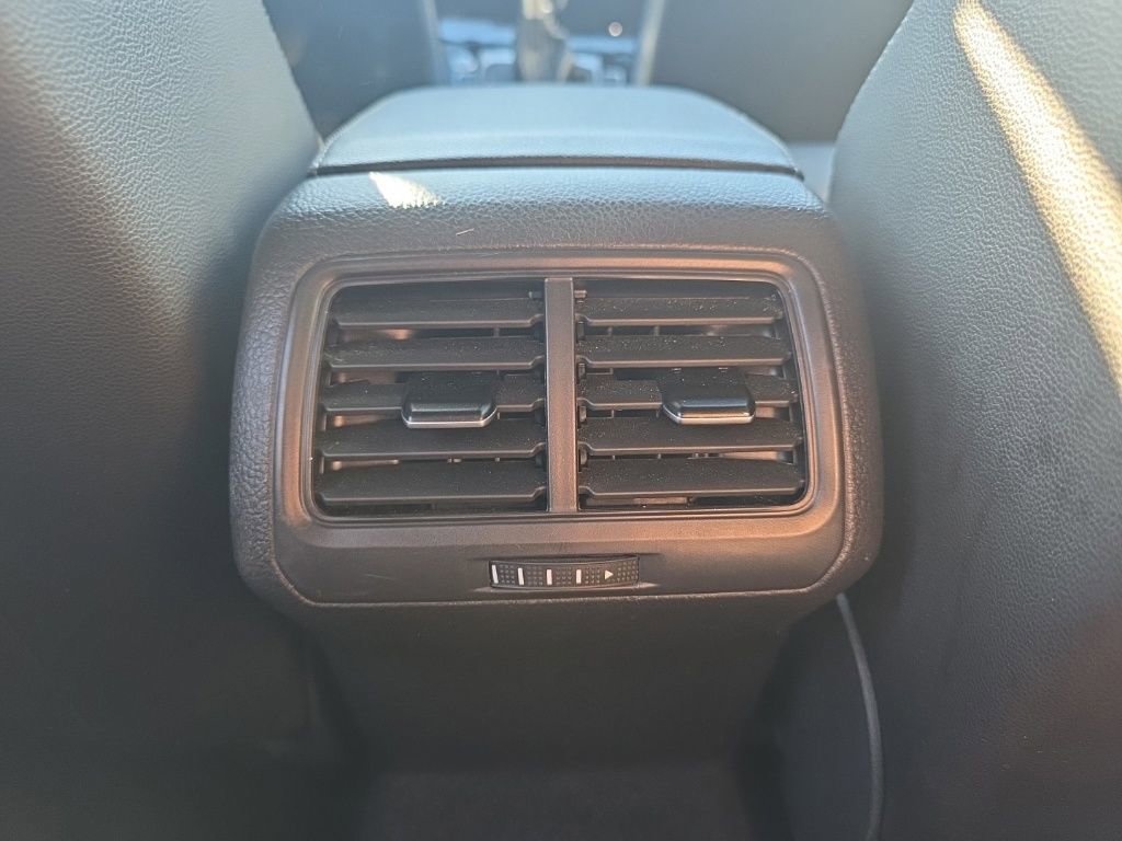 Used 2017 Volkswagen Golf R 4-Door image 19