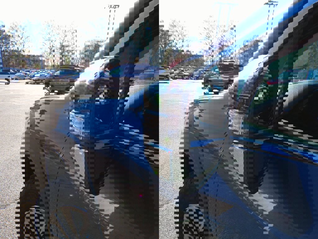 Certified 2025 Subaru Outback Premium image 3