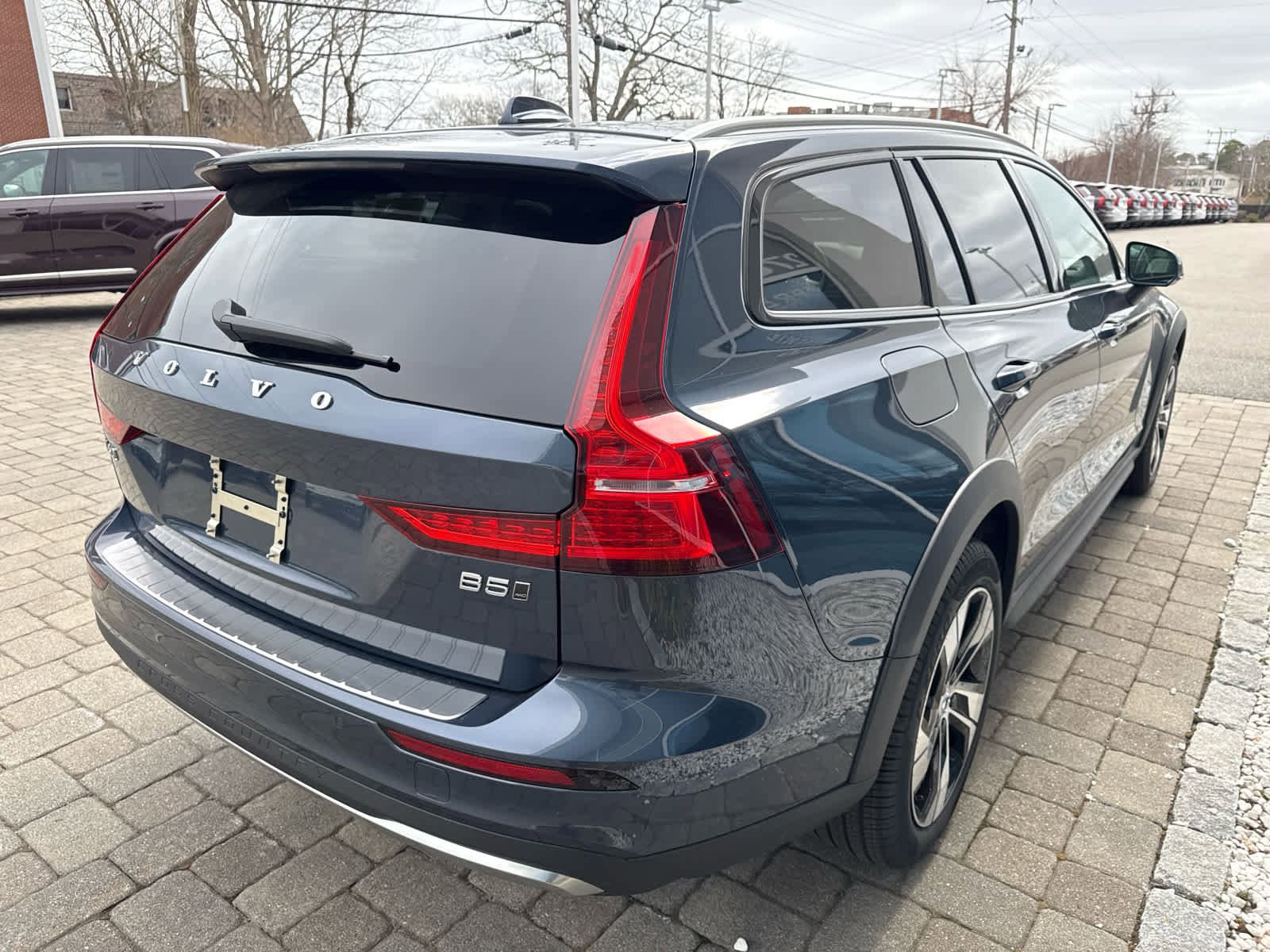 New 2026 Volvo V60 B5 Cross Country Plus w/ Protection Package Premier image 25