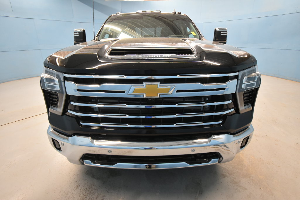 Used 2024 Chevrolet Silverado 3500 LTZ w/ LTZ Plus Package AWD/4WD image 28