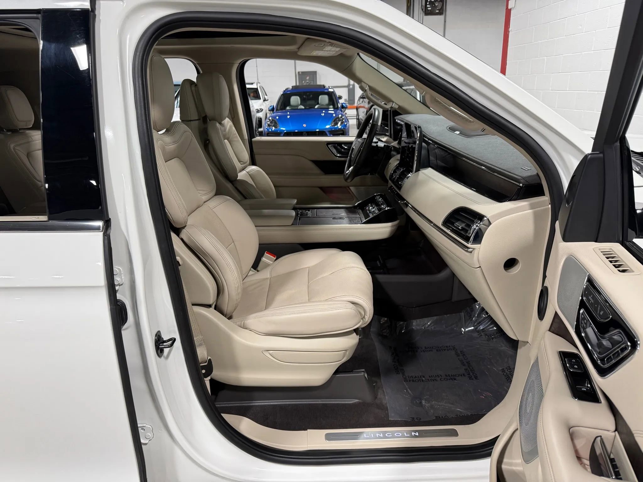 Used 2020 Lincoln Navigator Reserve w/ Luxury Package image 50