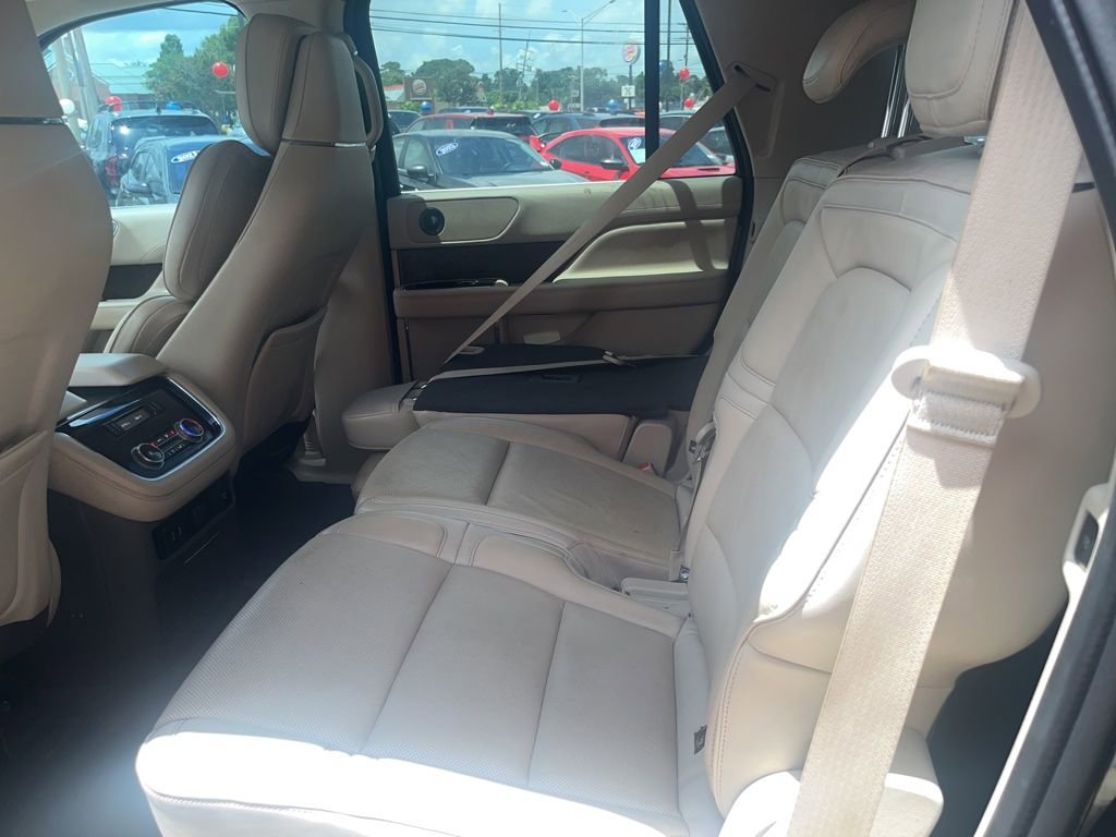 Used 2019 Lincoln Navigator Select w/ Technology Package RWD image 11