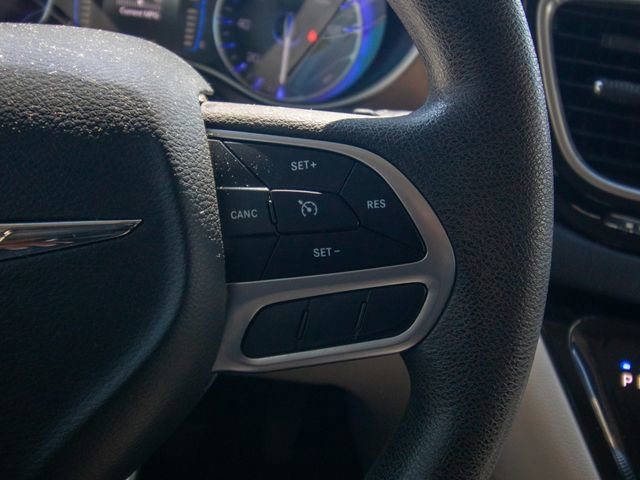 Used 2018 Chrysler Pacifica L FWD image 21