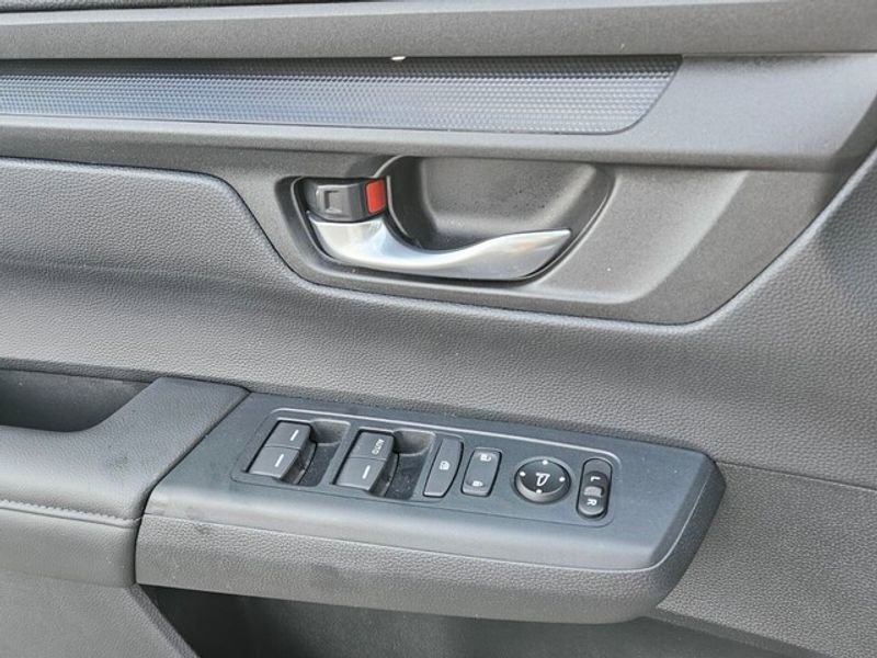 Used 2025 Honda CR-V LX image 31