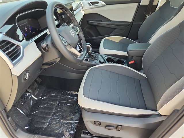 New 2025 Volkswagen Taos SE image 7