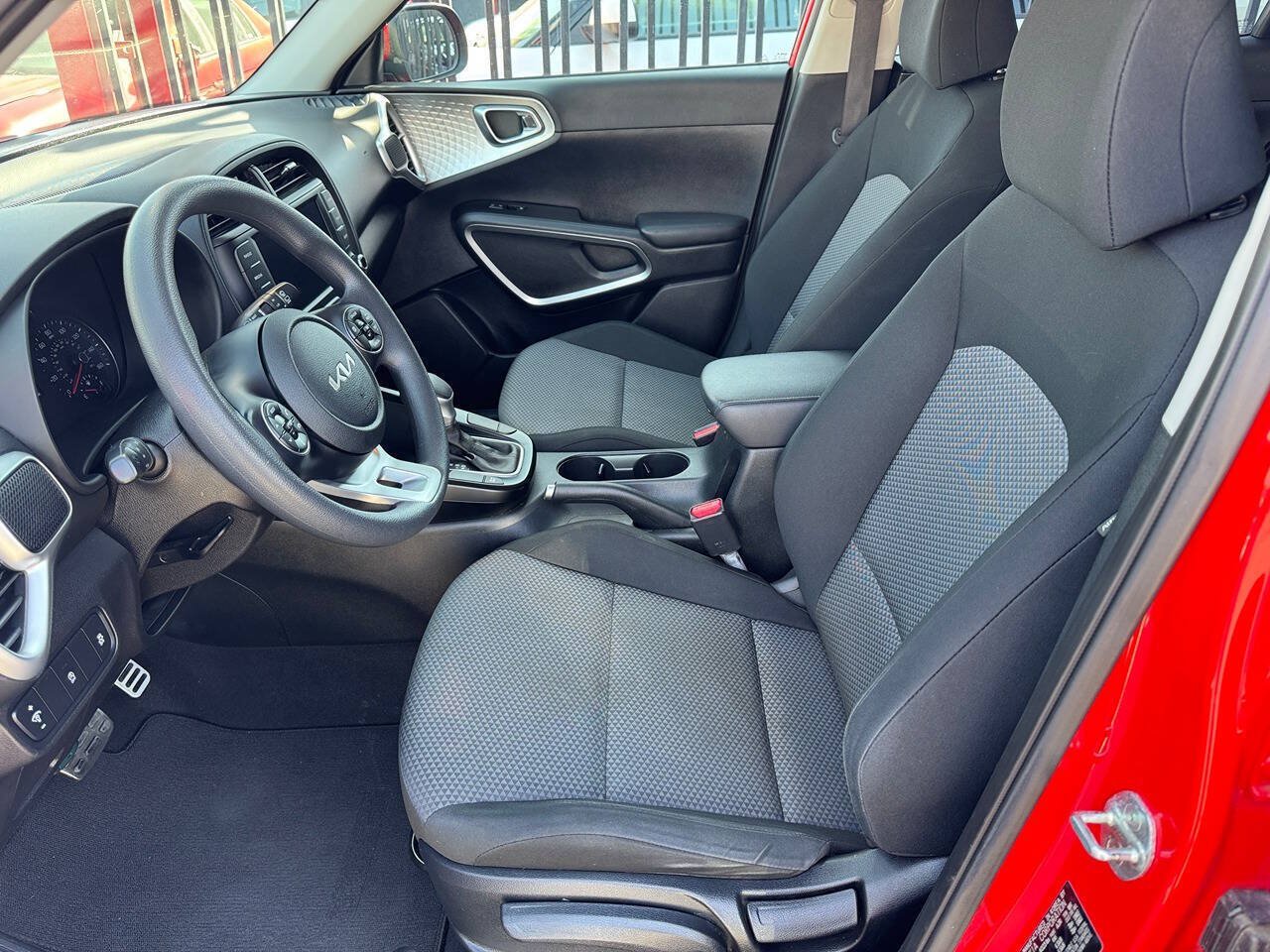 Used 2022 Kia Soul LX FWD image 9