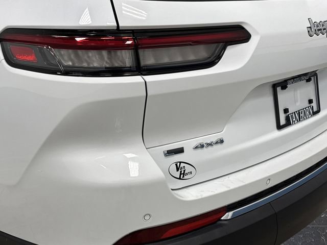 Used 2023 Jeep Grand Cherokee L Laredo image 32