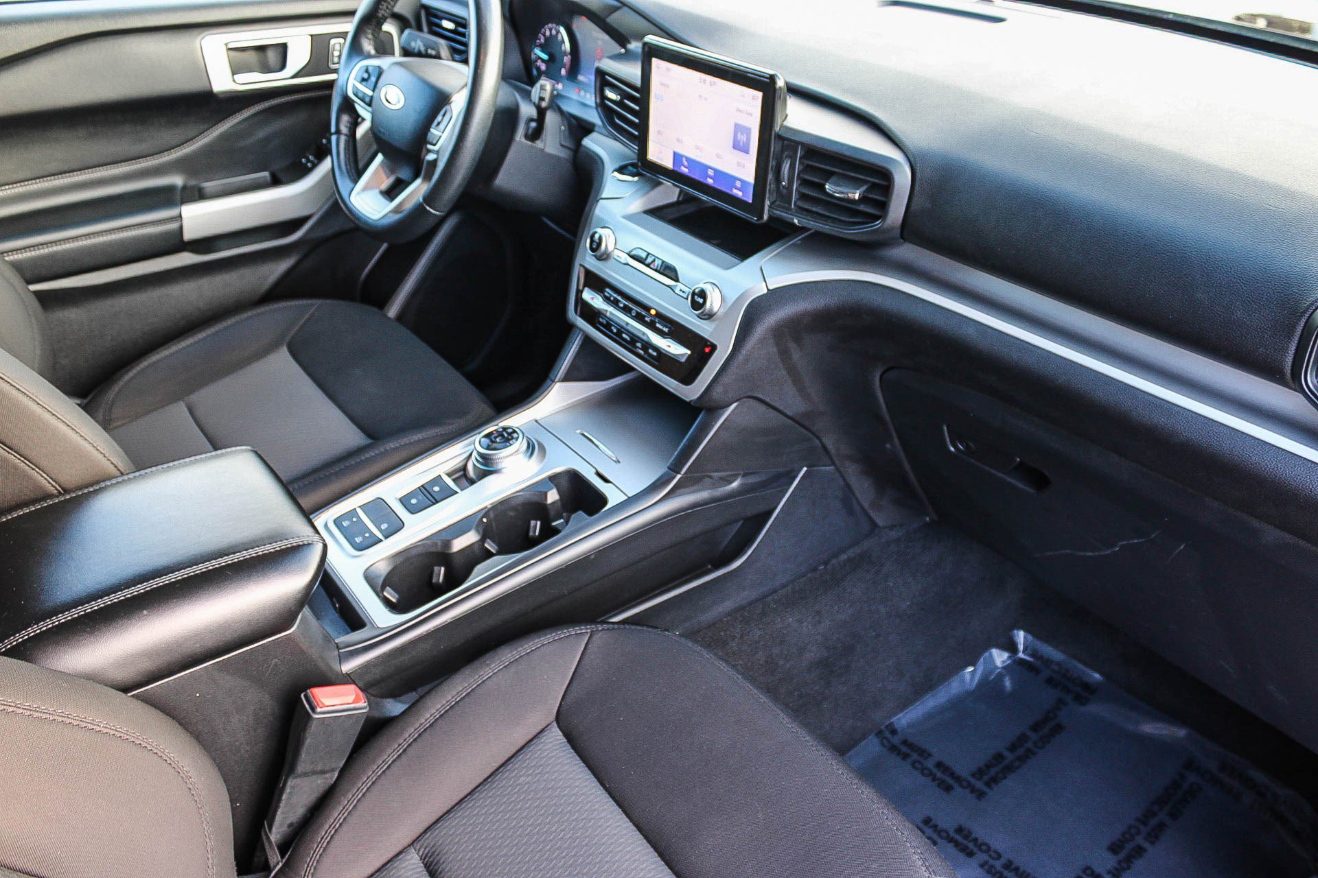 Used 2022 Ford Explorer XLT image 17