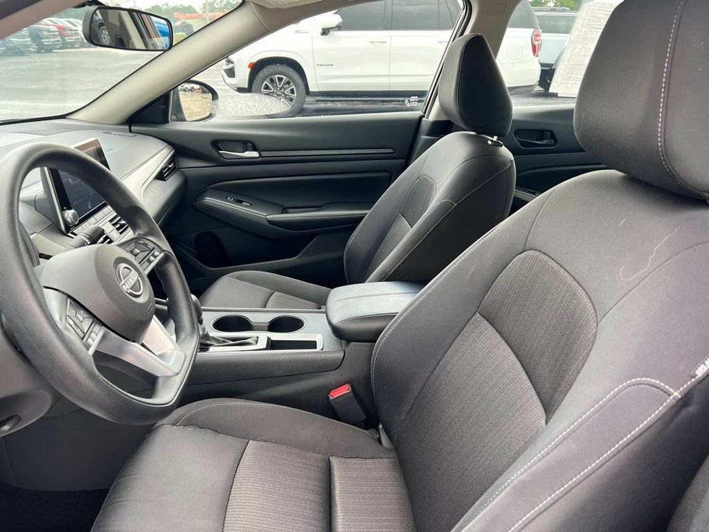 Used 2025 Nissan Altima 2.5 SV FWD image 7