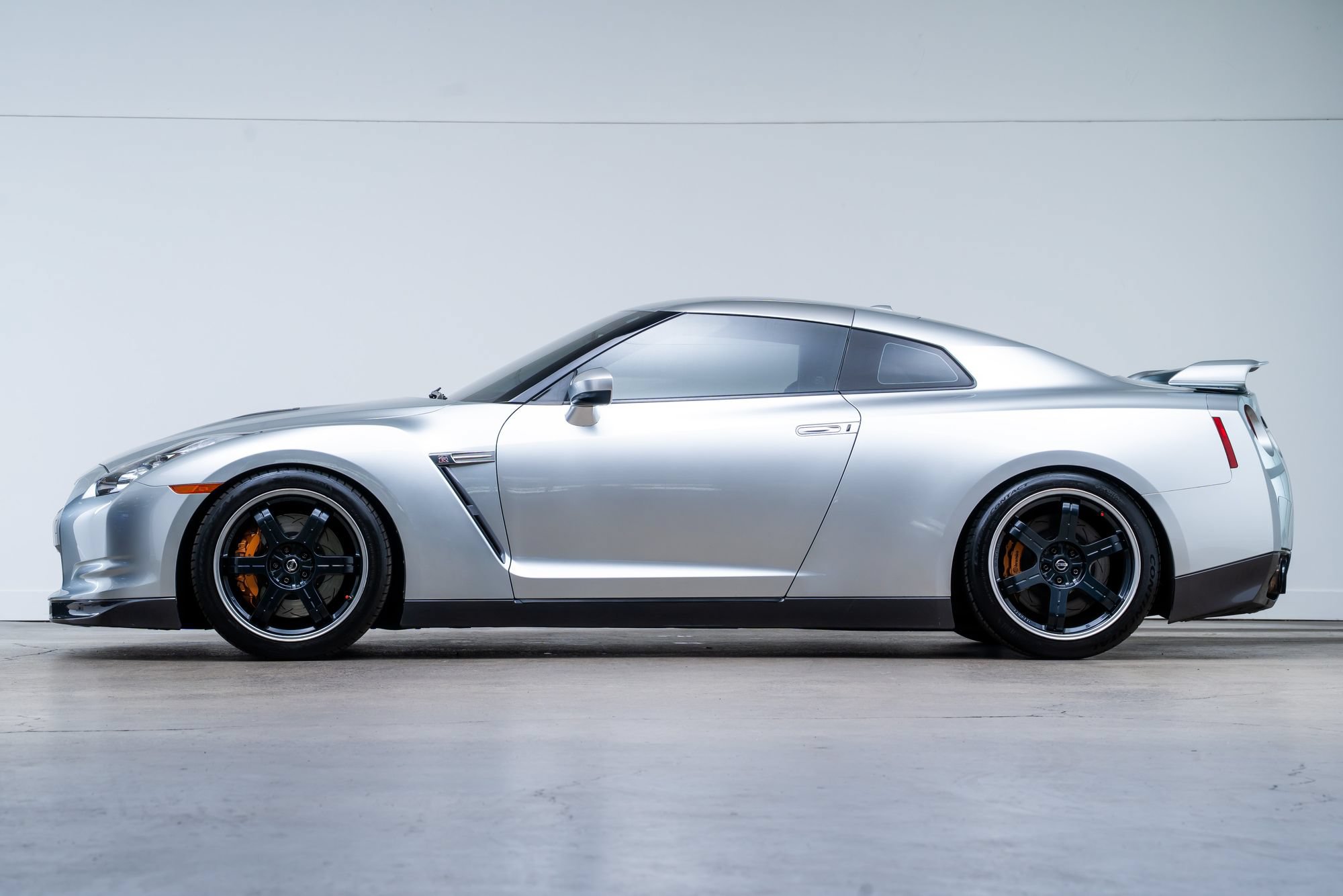Used 2009 Nissan GT-R Premium AWD/4WD image 5