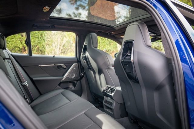 Used 2025 BMW M5 w/ Executive Package image 50