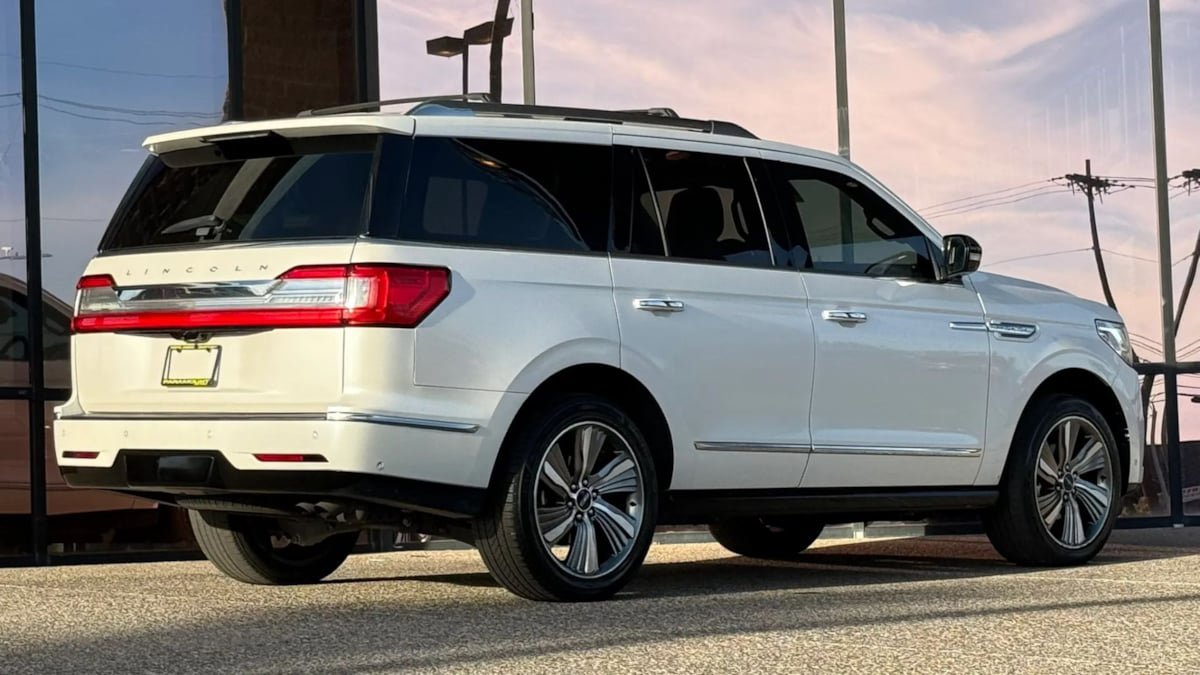 Used 2019 Lincoln Navigator Reserve AWD/4WD image 12