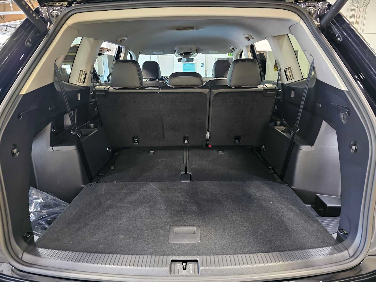 Used 2025 Volkswagen Atlas SE AWD/4WD image 15