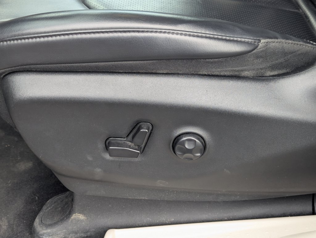 Used 2023 Chrysler Pacifica Touring-L FWD image 25