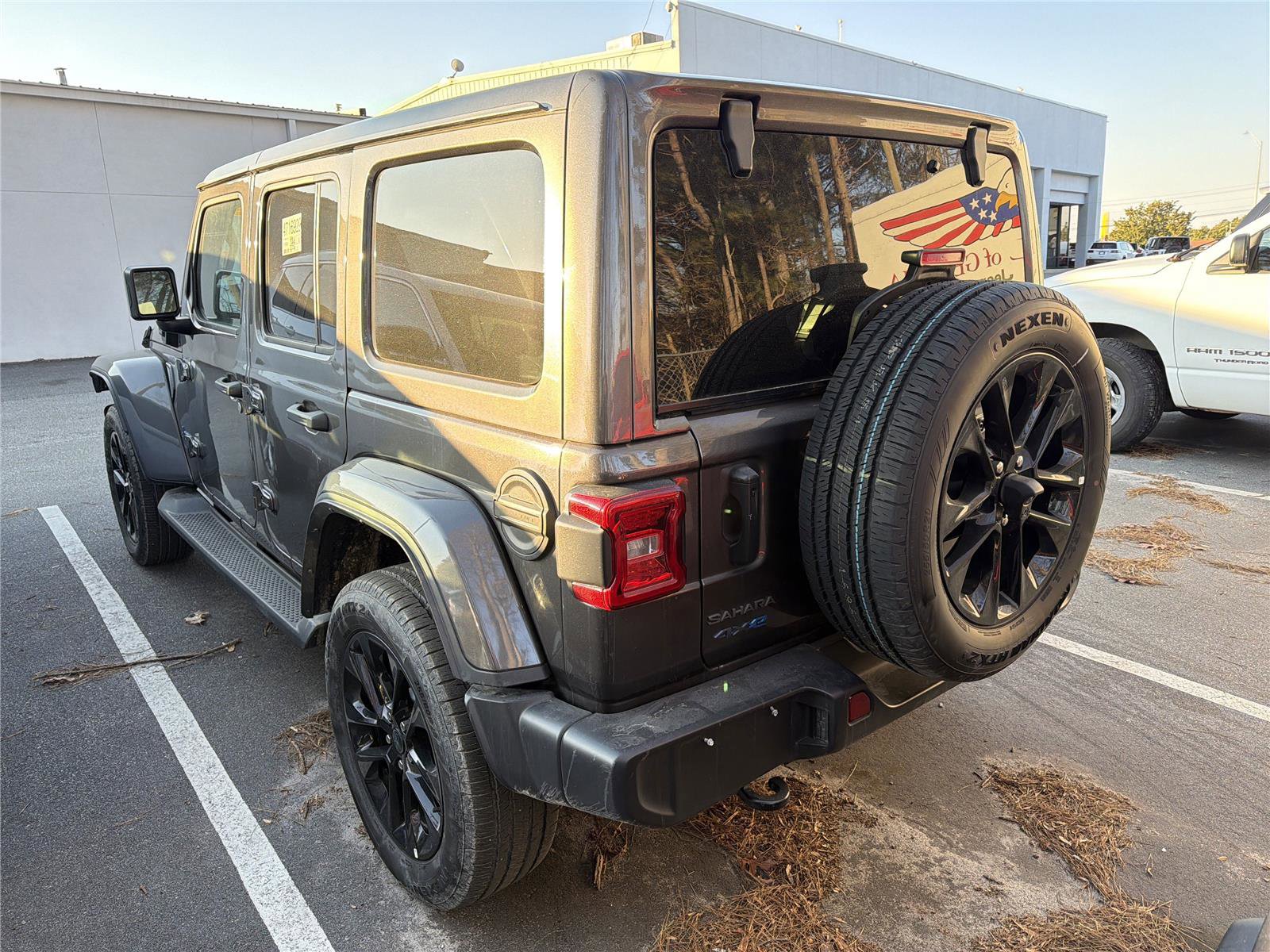 Used 2025 Jeep Wrangler Sahara image 8