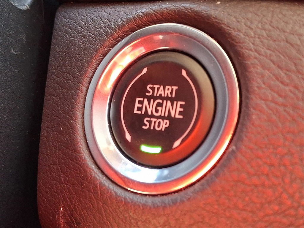 Certified 2024 Cadillac XT4 Premium Luxury image 25