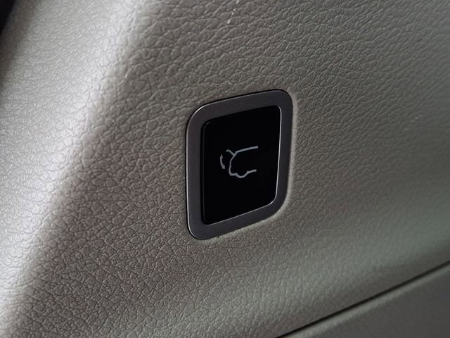 Used 2024 Chrysler Pacifica Touring-L image 22