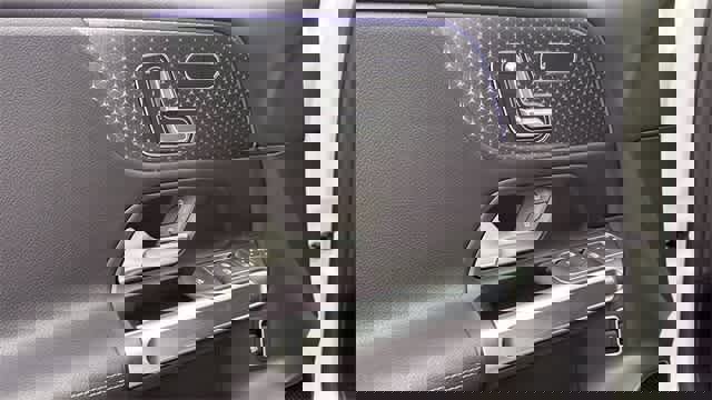 Used 2025 Mercedes-Benz GLB 250 4MATIC image 16