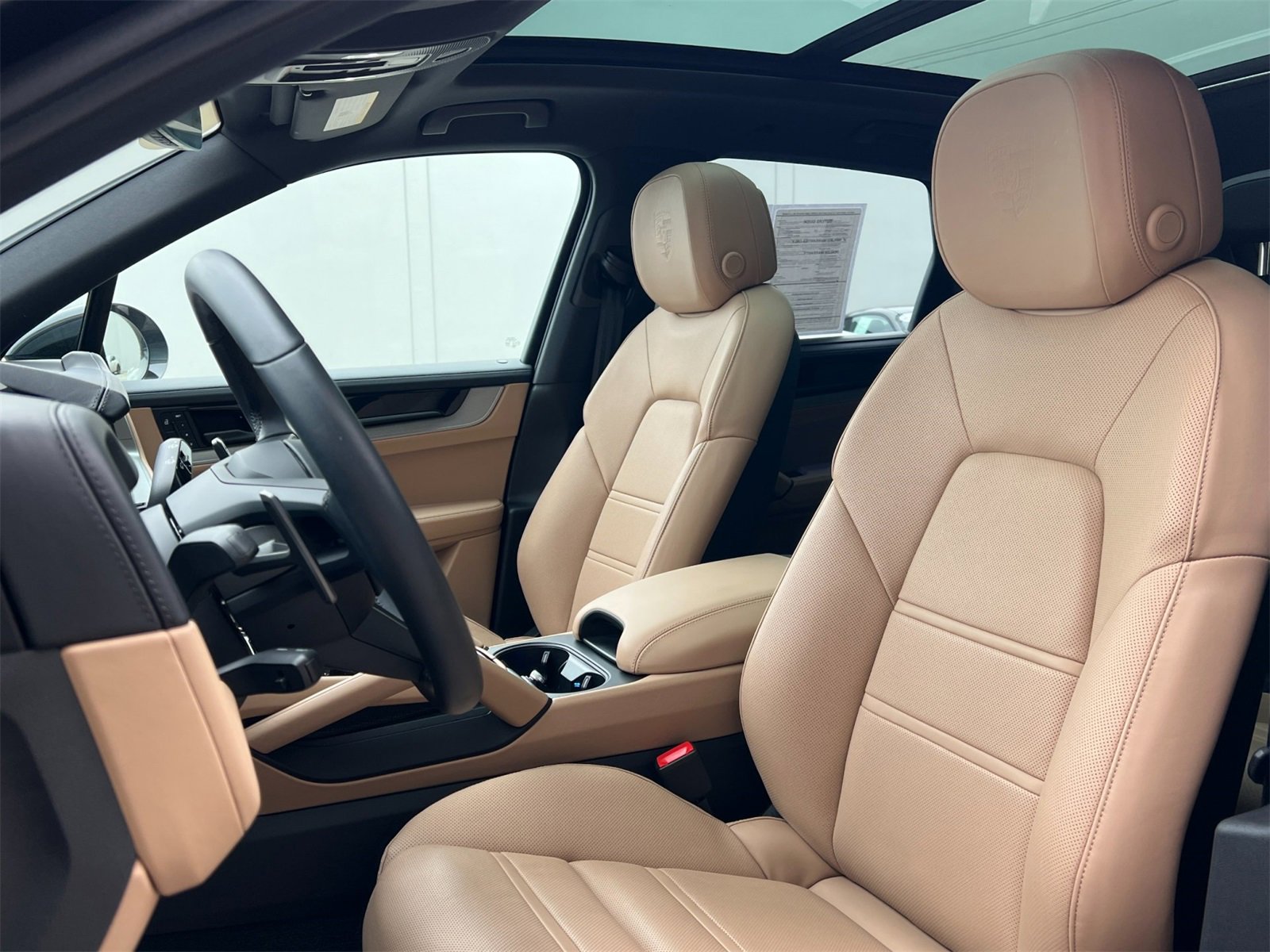 Certified 2025 Porsche Cayenne image 5