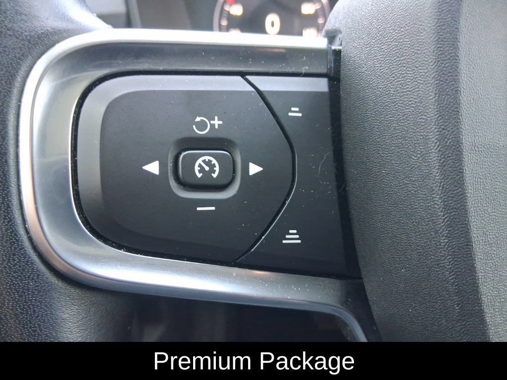 Used 2021 Volvo XC40 T5 Momentum w/ Protection Package Premier AWD/4WD image 16