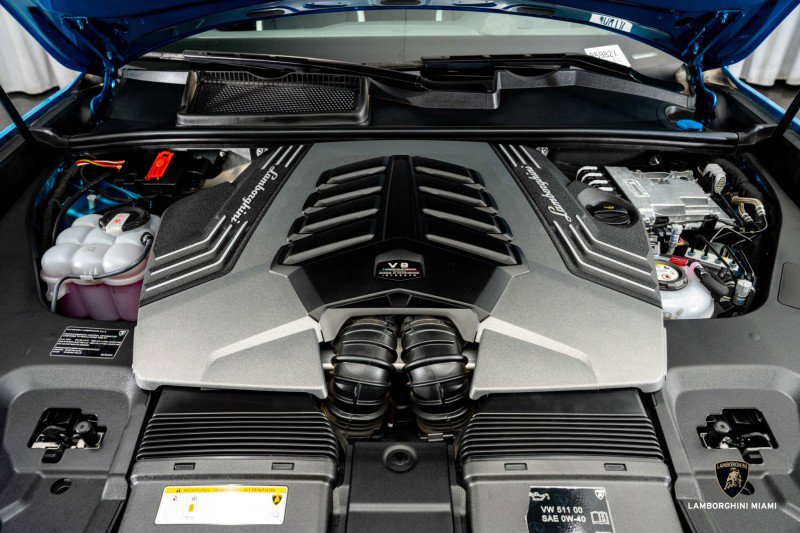 Used 2025 Lamborghini Urus SE image 4